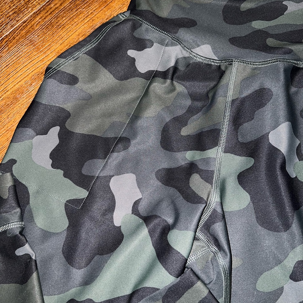 LAST CALL Old Navy Active Green Gray Camo Performance Cuffed Joggers Size S - Picture 8 of 12